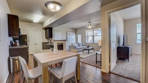 Landing Modern Apartment with Amazing Amenities (ID7692X68) Apartment in Oklahoma City