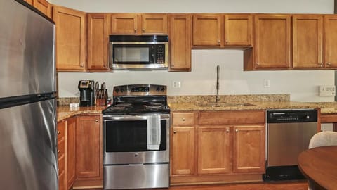 Landing Modern Apartment with Amazing Amenities (ID1176X943) Apartment in Portsmouth