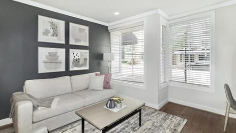 Landing Modern Apartment with Amazing Amenities (ID1176X943) Apartment in Portsmouth