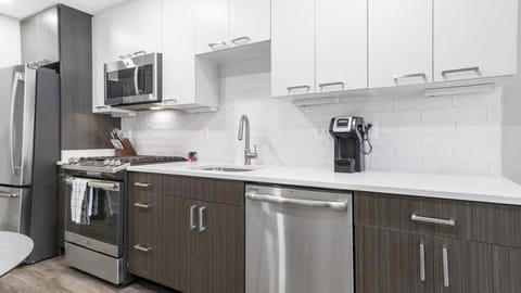 Landing Modern Apartment with Amazing Amenities (ID8363X48) Apartment in Crystal City