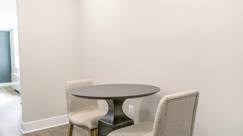 Landing Modern Apartment with Amazing Amenities (ID8363X48) Apartment in Crystal City