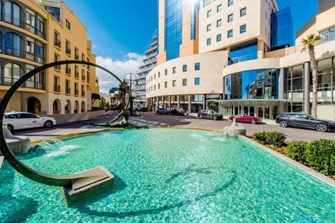 Day, Neighbourhood, City view, Landmark view, Location