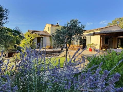 Property building, Day, Garden, Garden, Garden view
