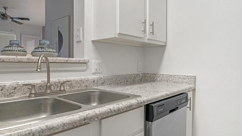 Landing Modern Apartment with Amazing Amenities (ID1390X000) Apartment in Tucson