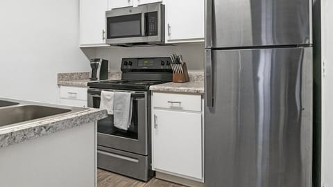 Landing Modern Apartment with Amazing Amenities (ID1390X000) Apartment in Tucson