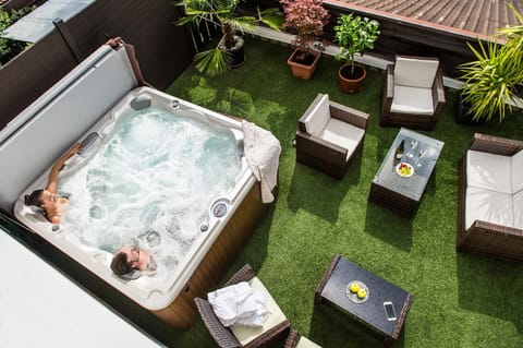 Property building, Hot Tub