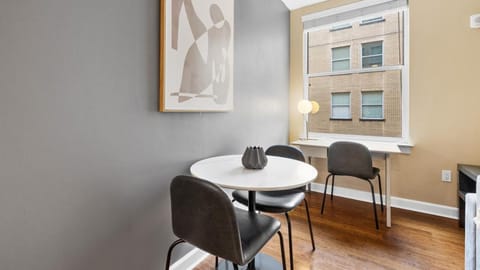 Landing Modern Apartment with Amazing Amenities (ID7864X05) Apartment in Mud Island