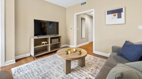 Landing Modern Apartment with Amazing Amenities (ID7864X05) Apartment in Mud Island