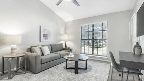 Landing Modern Apartment with Amazing Amenities (ID9413X94) Apartment in Egypt Lake-Leto