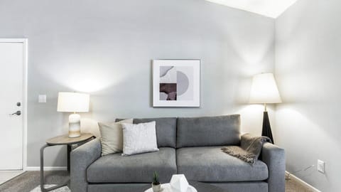 Landing Modern Apartment with Amazing Amenities (ID9413X94) Apartment in Egypt Lake-Leto