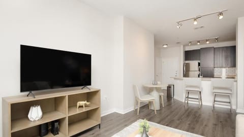 Landing Modern Apartment with Amazing Amenities (ID7605X82) Apartment in Town N Country