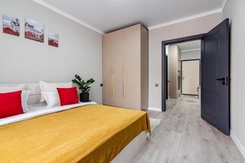 Bed, Photo of the whole room, wardrobe