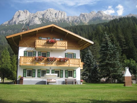 Property building, Summer, Garden, Mountain view
