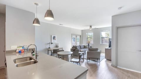 Landing Modern Apartment with Amazing Amenities (ID1170X581) Apartment in Indiana