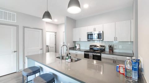 Landing Modern Apartment with Amazing Amenities (ID1170X581) Apartment in Indiana