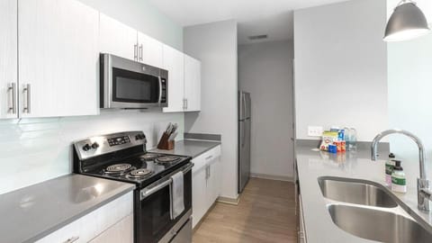 Landing Modern Apartment with Amazing Amenities (ID1170X581) Apartment in Indiana