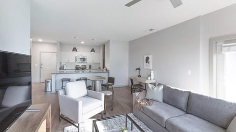 Landing Modern Apartment with Amazing Amenities (ID1170X581) Apartment in Indiana