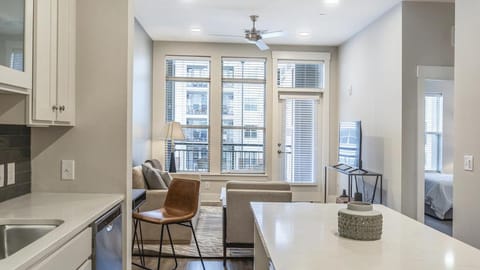 Landing Modern Apartment with Amazing Amenities (ID7741X92) Apartment in Brentwood