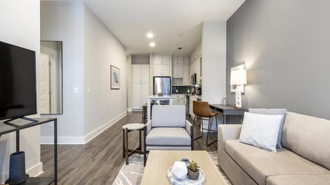 Landing Modern Apartment with Amazing Amenities (ID7741X92) Apartment in Brentwood