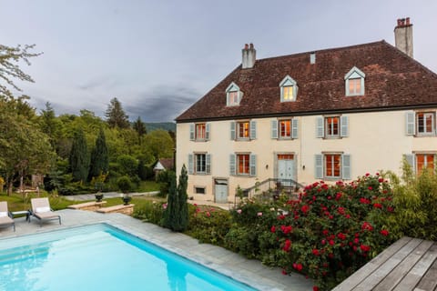 Property building, Garden, Swimming pool