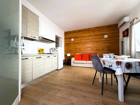 Kitchen or kitchenette, Living room, Seating area, Dining area, pet friendly, stove