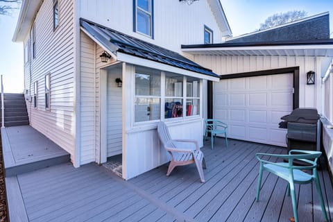 Waterfront Buckeye Lake Home with Deck and Dock! House in Buckeye Lake