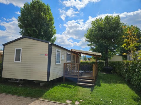 Property building, Day, Garden