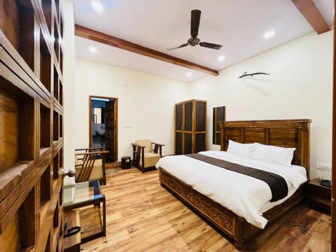 Bed, TV and multimedia, Photo of the whole room, Bedroom, air conditioner