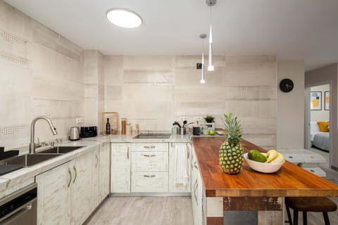 Coffee/tea facilities, Kitchen or kitchenette, Dining area, dishwasher, minibar, pet friendly, stove, toaster