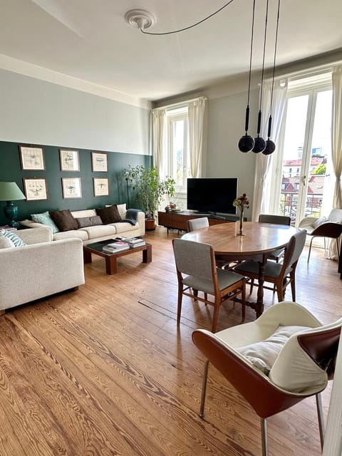 Living room, Seating area, Evening entertainment