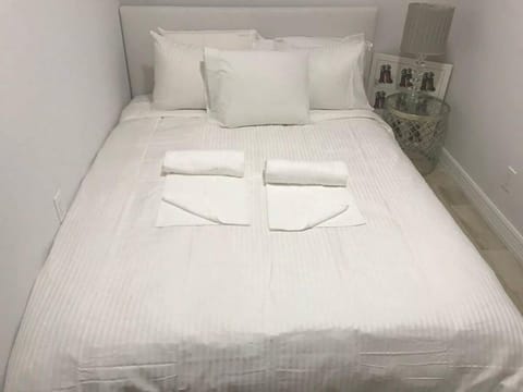 BEST DEAL! 2 Bedroom Modern Beachfront by YouRent! House in Flamingo Lummus