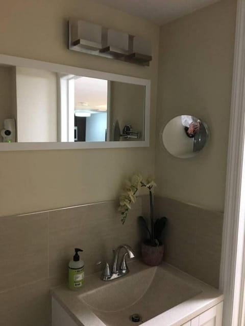 BEST DEAL! 2 Bedroom Modern Beachfront by YouRent! House in Flamingo Lummus