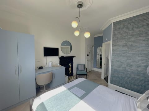 Bed, Photo of the whole room, Bedroom, wardrobe