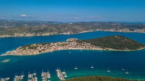 Nearby landmark, Neighbourhood