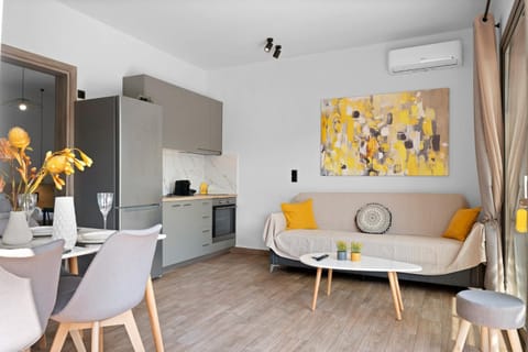 Kitchen or kitchenette, Living room, Seating area, Dining area