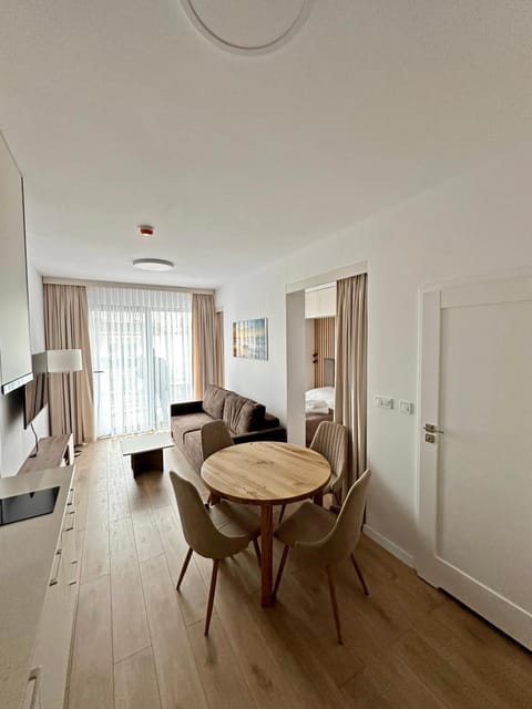 TV and multimedia, Kitchen or kitchenette, Living room, Seating area, Dining area, hair dresser