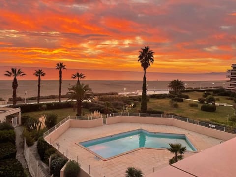 Pool view, Sea view, Swimming pool, Sunrise, sunbed