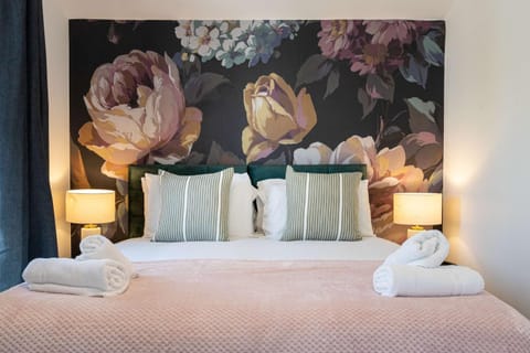 Rest&Recharge at Brookdale House (5 Bedrooms, 15mins to City Centre, Free Parking) House in Manchester