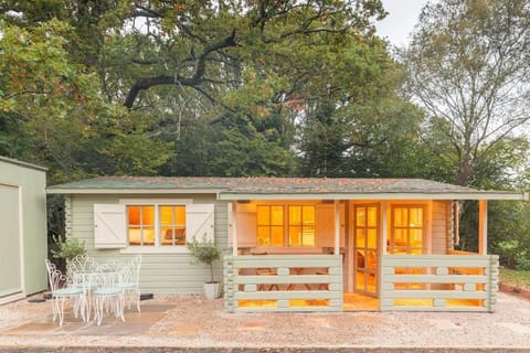 Family friendly sunny Log Cabin Cabin in East Dorset District