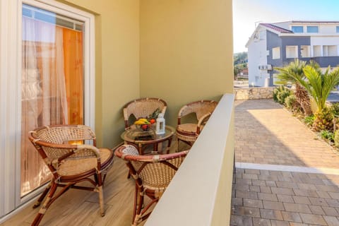 Balcony/Terrace, Garden view
