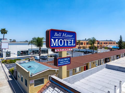 Bell Manor Motel Hotel in Cudahy