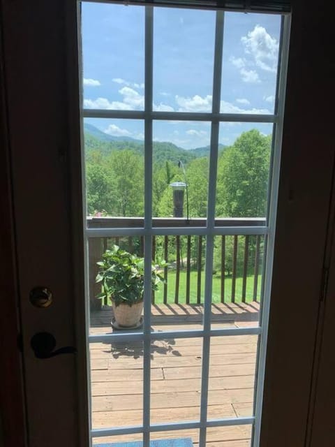 Paradise Peak - Tranquility and majestic splendor! Chalet in Watauga Lake