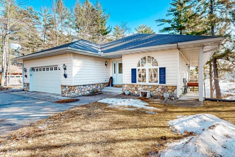 Yellow Birch Memories House in Eagle River