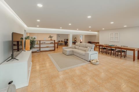 Communal lounge/ TV room, TV and multimedia, Living room