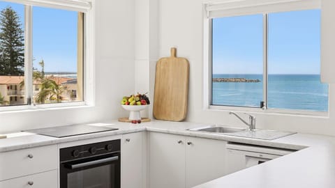 Kitchen or kitchenette, Sea view, dishwasher, oven, stove
