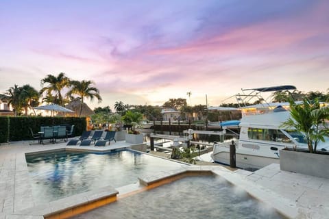 Spectacular Waterfront House! Tiki, Pool & Hot Tub Villa in Lauderdale-by-the-Sea