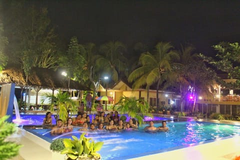 Restaurant/places to eat, Night, People, Banquet/Function facilities, Pool view, Swimming pool, Breakfast, group of guests, sunbed