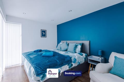 Bed, Photo of the whole room, Bedroom
