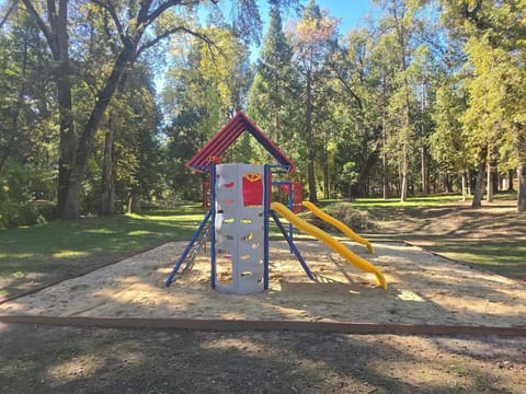 Modern LakeHouse Sleeps 20 Hot Tub/Games/Fire Pit House in Sierra Nevada