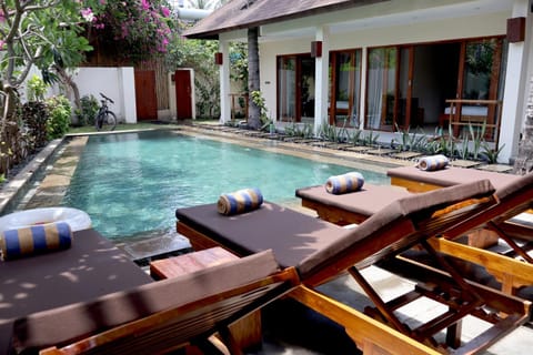 Pool view, Swimming pool, sunbed